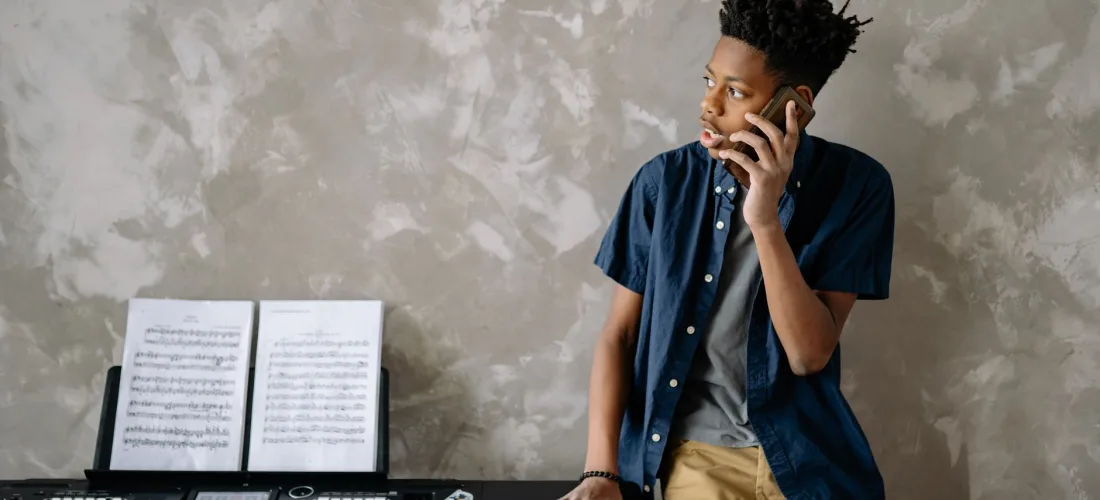 Cómo usar tu celular para entrenar la voz en casa - Música