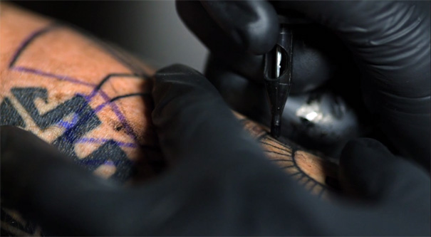 Incre&iacute;ble video de un tatuaje en c&aacute;mara lenta