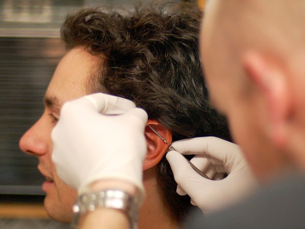 C&oacute;mo colocar un piercing en 5 pasos