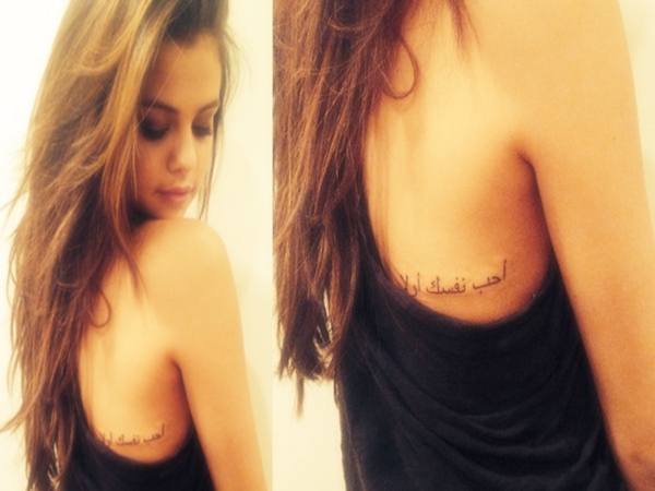 Selena G&oacute;mez estrena nuevo tatuaje en &aacute;rabe