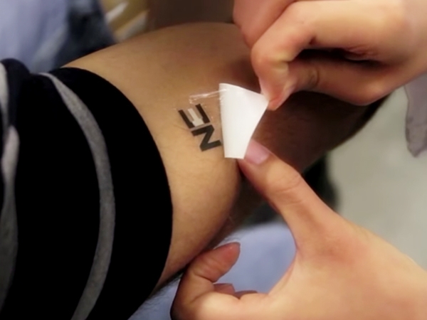 Tatuaje temporal que llena de energ&iacute;a el cuerpo