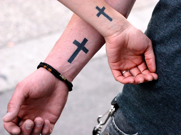 Tatuajes de cruces s&uacute;per femeninos