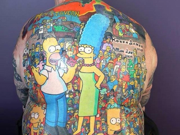 Hombre pretende batir record con tatuajes de Los Simpsons