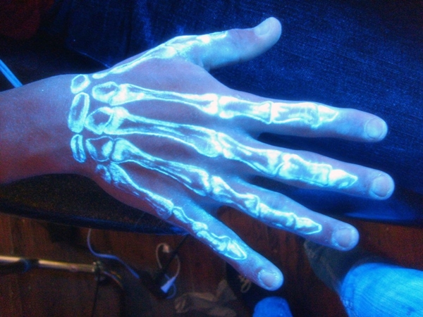 &iquest;Conoc&iacute;as los tatuajes UV o de luz negra?