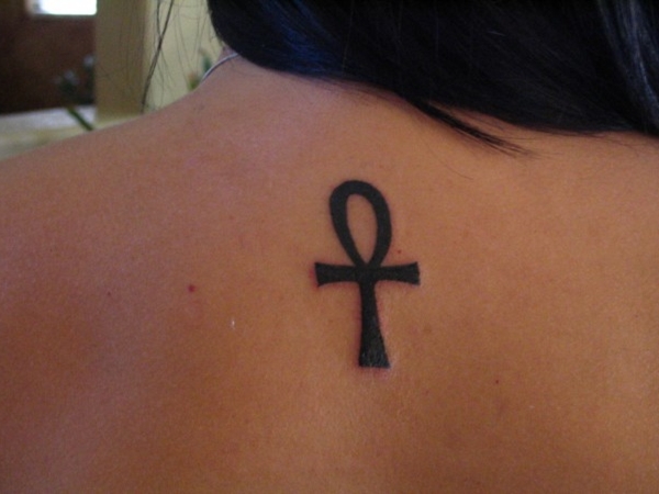 Significado del tatuaje de cruz Ansata