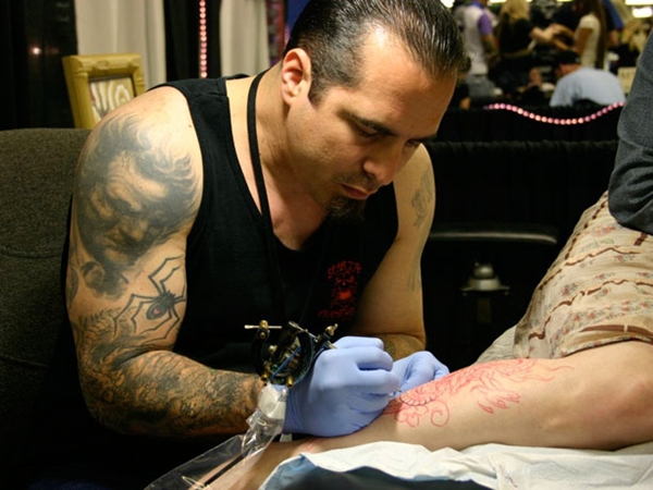 Biograf&iacute;a del tatuador Corey Miller