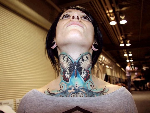 Tatuajes en el cuello