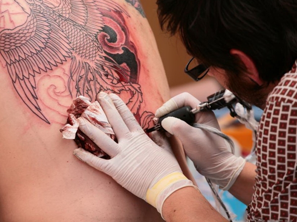 5 tips para tolerar una sesi&oacute;n de tatuajes larga