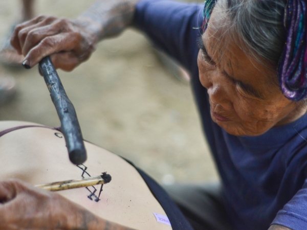 Whang Od: una de las primeras mujeres tatuadoras del mundo