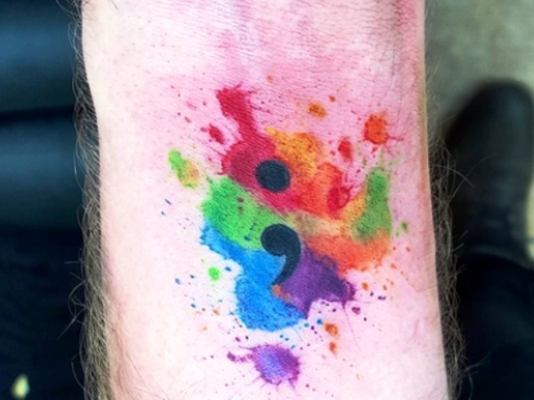 Tatuaje del punto y coma (;) para supervivientes