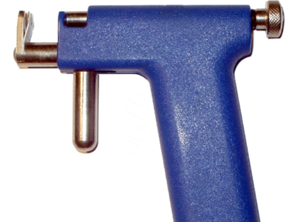 &iquest;Quieres hacerte un piercing? 4 motivos para no usar una pistola perforadora
