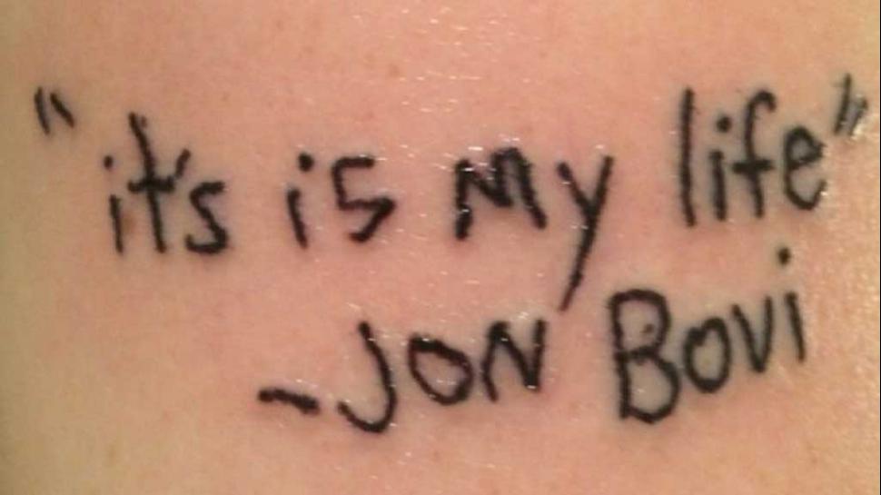 Cuidado con los tatuajes con frases en otros idiomas