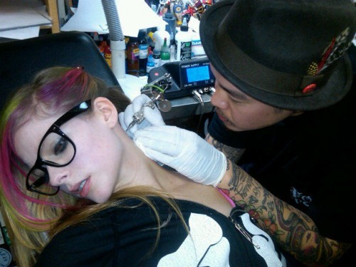 Significado de los tatuajes de Avril Lavigne