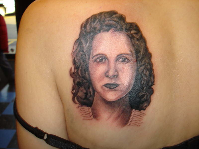 Un cuerpo tatuado te invita a crear historias