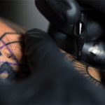 Increíble video de un tatuaje en cámara lenta. (tatuajex.com) Todos los derechos reservados.