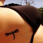 Significado de los tatuajes de libélulas. (tatuajex.com) Todos los derechos reservados.