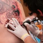 ¿Cómo disminuir el dolor del tatuaje?. (tatuajex.com) Todos los derechos reservados.