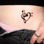 Las celebridades eligen el tiny tattoo. (tatuajex.com) Todos los derechos reservados.