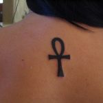 Significado del tatuaje de cruz Ansata. (tatuajex.com) Todos los derechos reservados.
