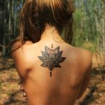 5 tatuajes para la espalda súper delicados. (tatuajex.com) Todos los derechos reservados.