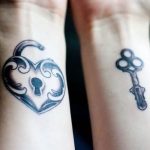 Los diseños más comunes para tatuarse en pareja. (tatuajex.com) Todos los derechos reservados.