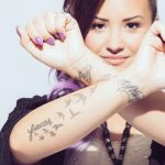Significado de los tatuajes de Demi Lovato. (tatuajex.com) Todos los derechos reservados.