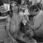 Significado de los tatuajes de Anthony Kiedis. (tatuajex.com) Todos los derechos reservados.